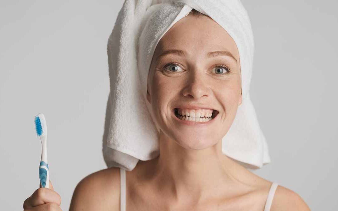 Cómo cepillarse la lengua para una mejor higiene