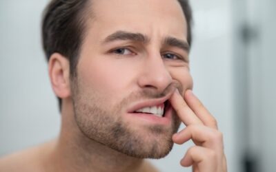 Recesión gingival en Vitoria: por qué la encía se retrae y cómo detenerlo a tiempo
