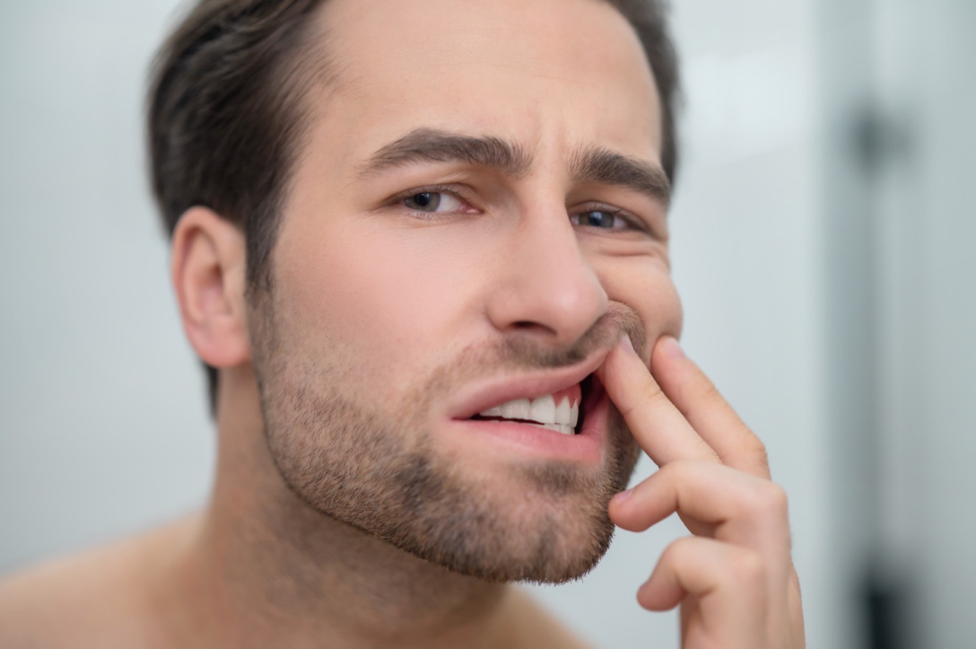 Tratamiento de recesión gingival en Vitoria-Gasteiz encía retraída Clínica Pérez Belmonte